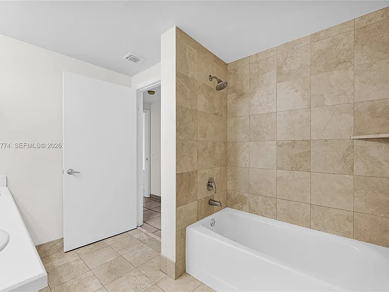 2475 Brickell Ave — Photo 18