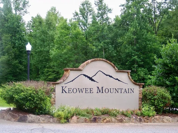 707 Scharlin Dr, Pickens, SC 29671