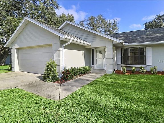3rd image of 1007 Woodward Oaks Cir