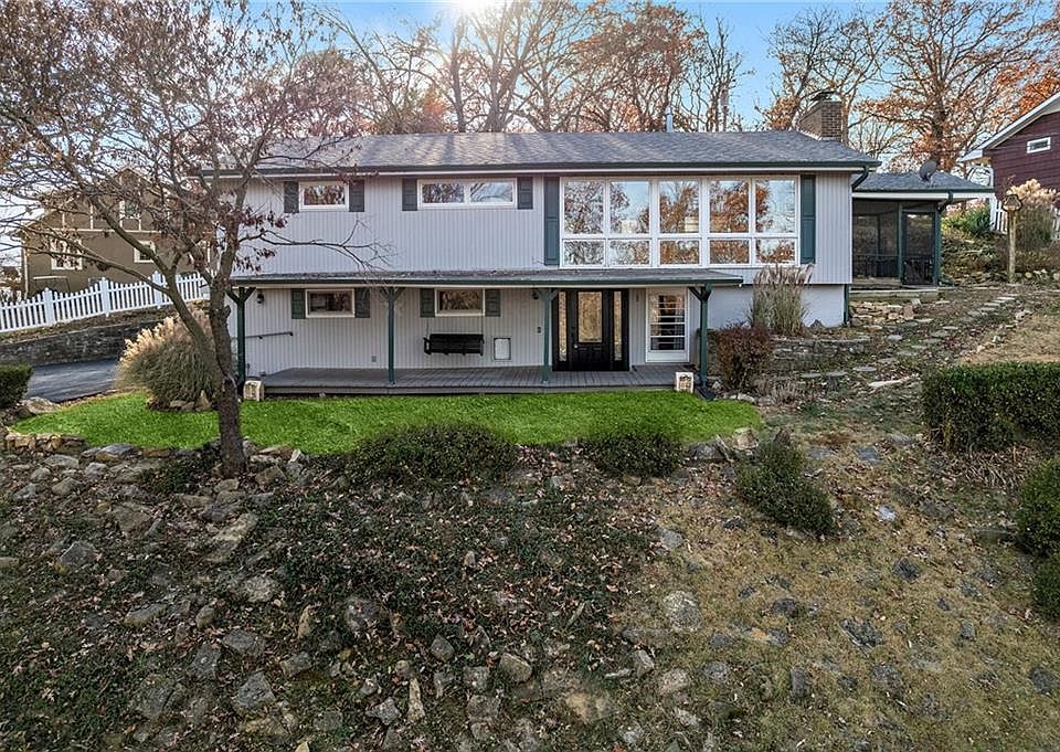 1st image of 320 Lake Forest Dr