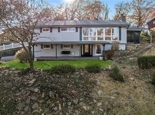 320 Lake Forest Dr, Bonner Springs, KS 66012