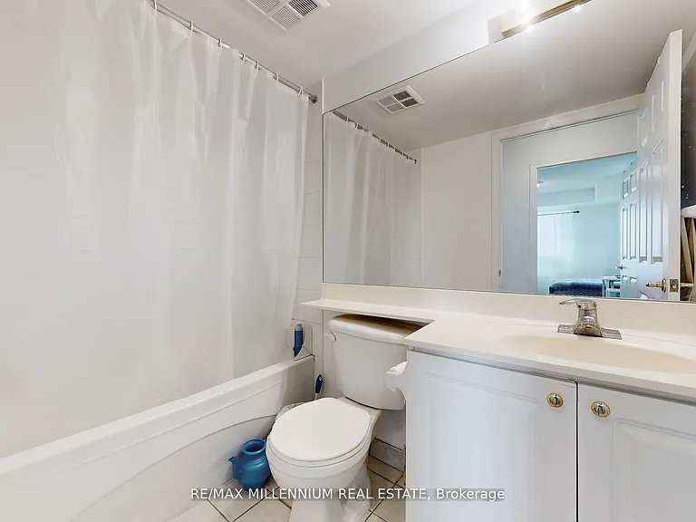25 Kingsbridge Garden Cir #423 — Photo 15