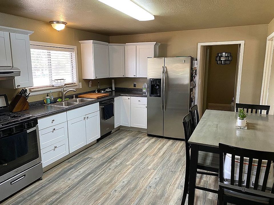 1st image of 740 Sierra St