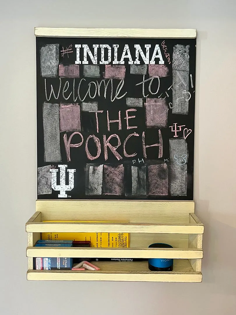 "The Porch" - Abnb, Short Term, Monthly And Long-Term Rental. Famous Iu Tailgate House — Photo 3