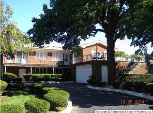 2 Radcliff Rd, Staten Island, NY 10305