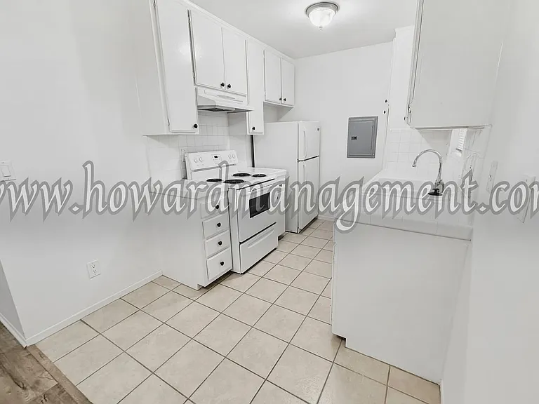 323 Bicknell — Photo 10