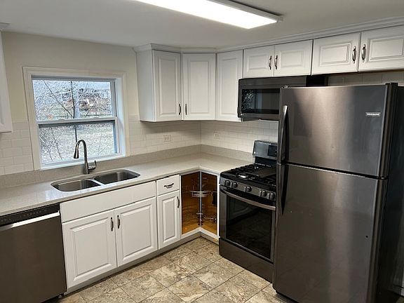3rd image of 21091 W Marion Ave