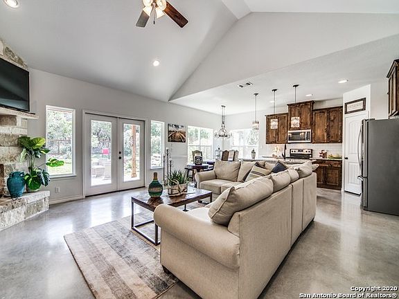 5th image of 1384 Bellewood Ln