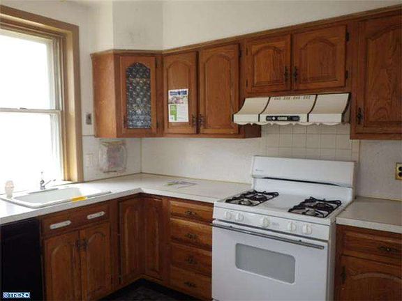 4th image of 4006 Creston St