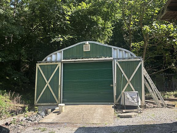 3rd image of 150 Amons Ln