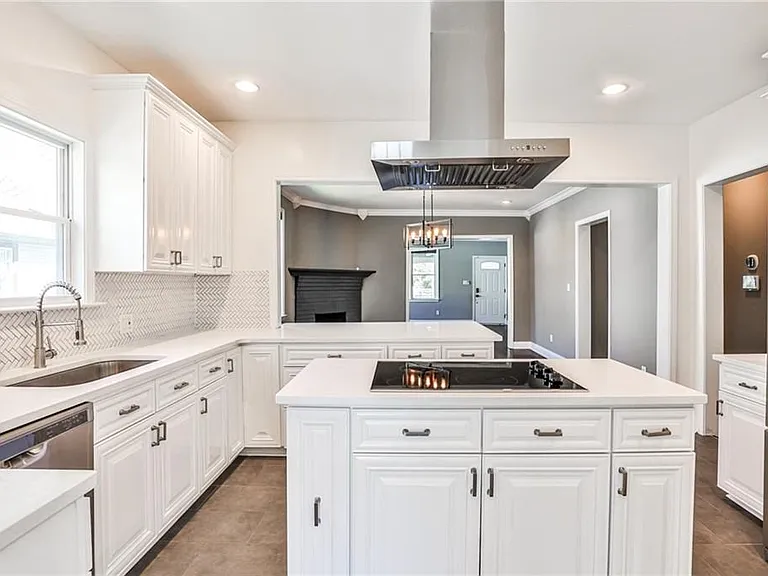220 Mayson Ave — Photo 11