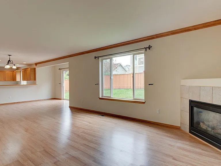 1730 NW Almond Loop — Photo 6
