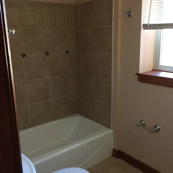 Hallwood Manor Apartments — Photo 31