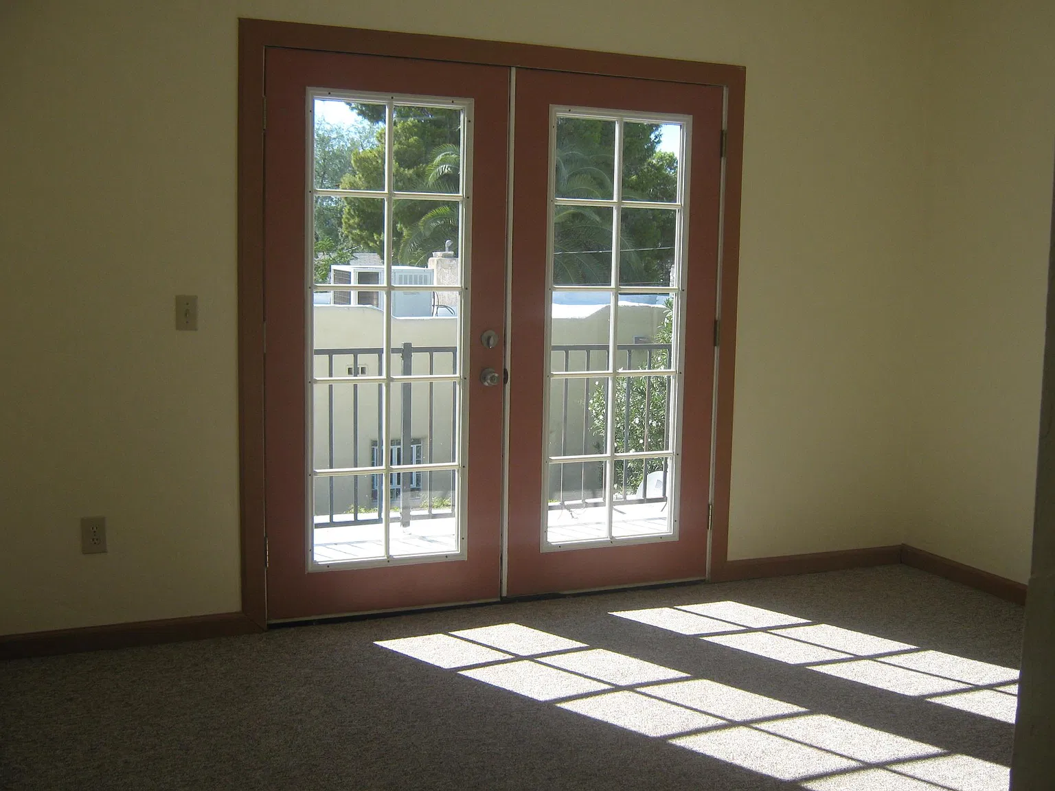 2 bed, 899 sqft, $1,440 — Photo 1