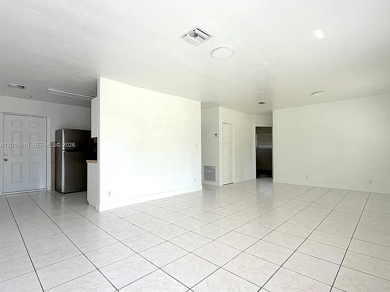 1740 SW 47th Ave — Photo 5