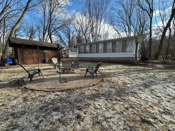 523 Sunset Ave, Fort Atkinson, WI 53538