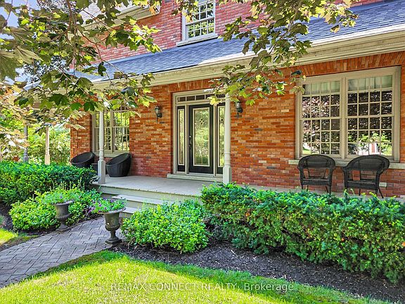 3rd image of 255 Loretta Cres