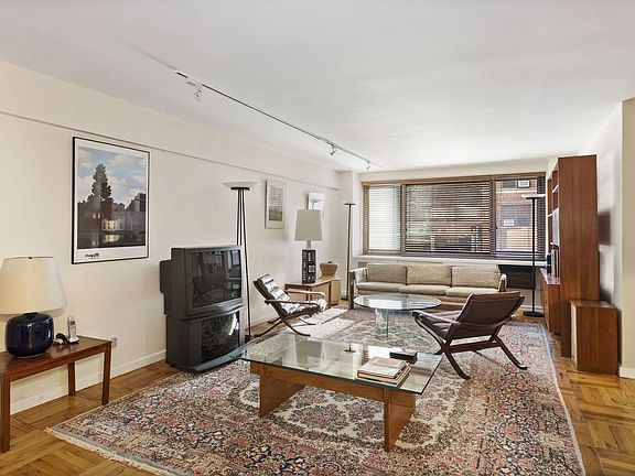 3rd image of 425 E 63rd St APT E1d