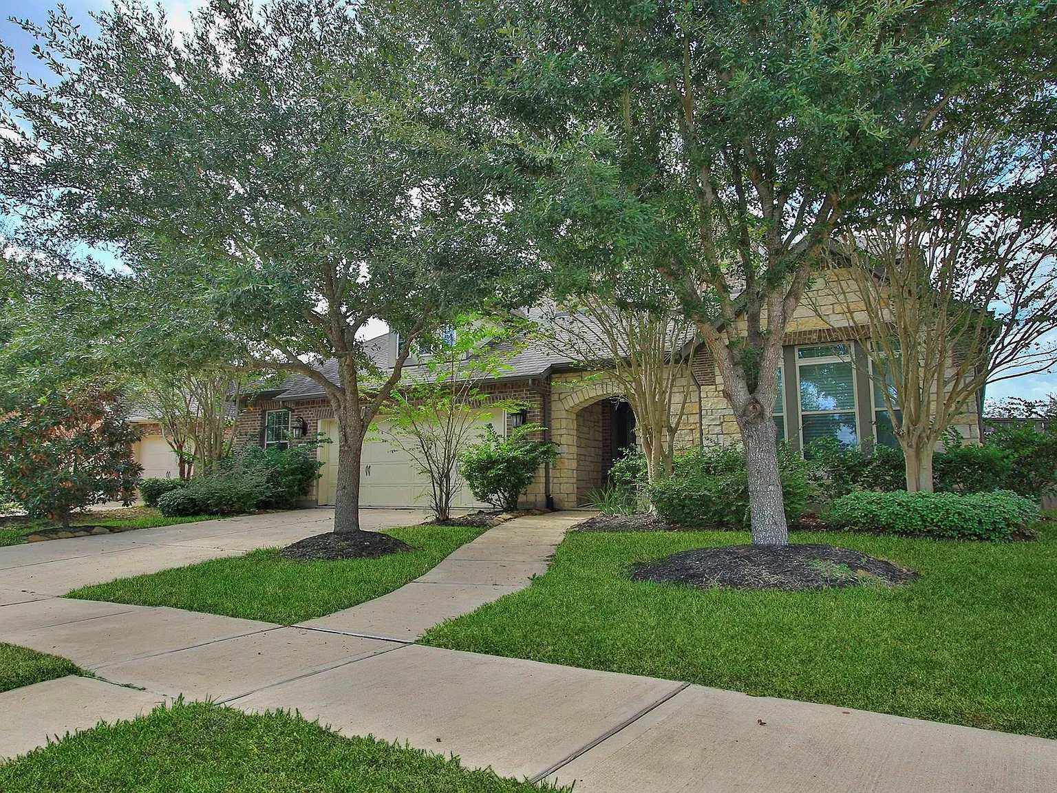 4 bed, 4.0 bath, 3128 sqft, $3,250 — Photo 3