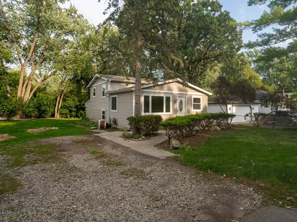 1227 Meadowbrook Dr, Round Lake Beach, IL 60073