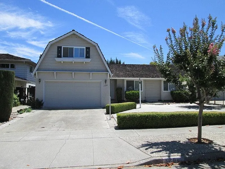 1288 Collins Ln — Photo 1
