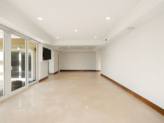 2nd image of 1836 Parnell Ave #401