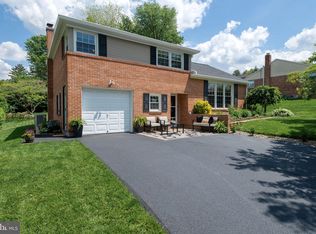 1061 Sundale Dr, York, PA 17402