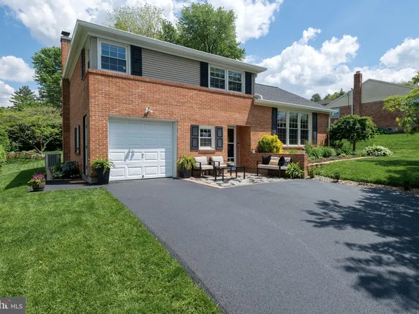 1061 Sundale Dr, York, PA 17402