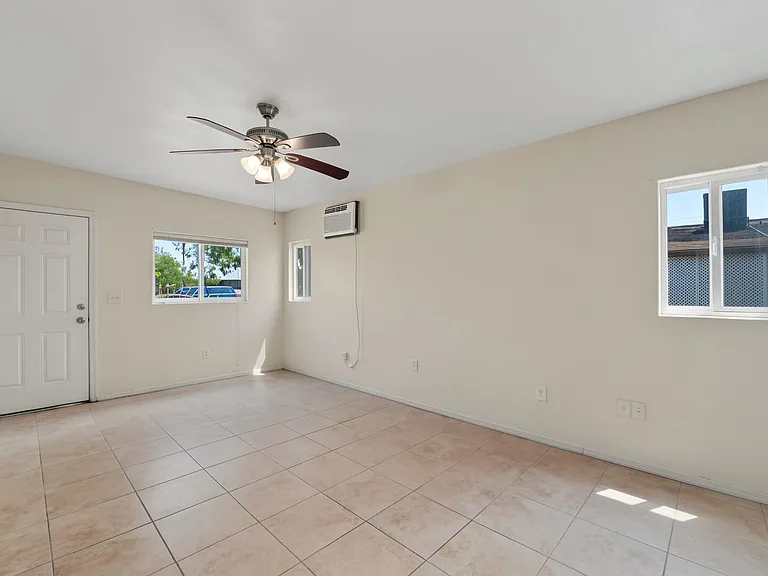 13507 W Stella Ln — Photo 4
