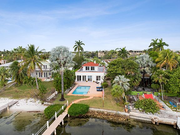 5th image of 114 S Lake Dr