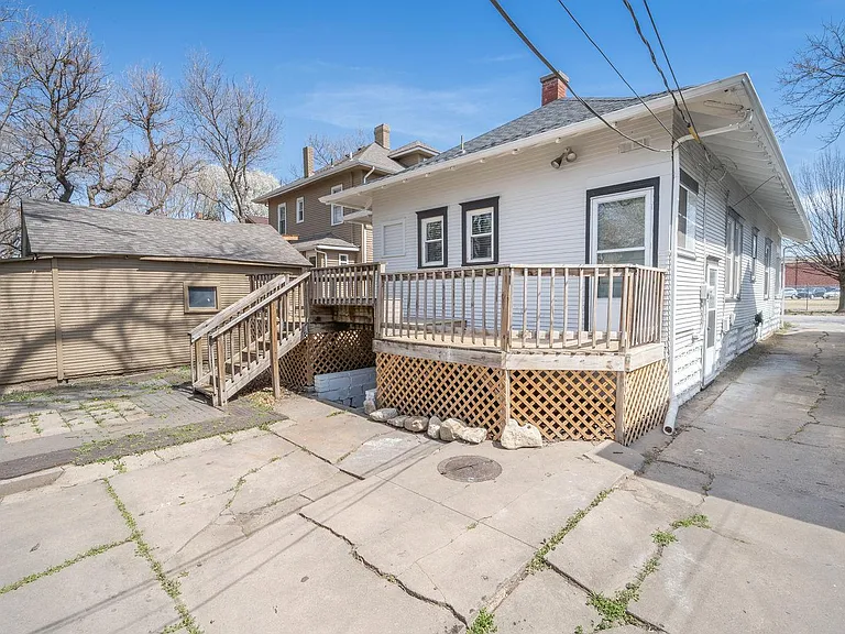 225 N Rutan Ave — Photo 18