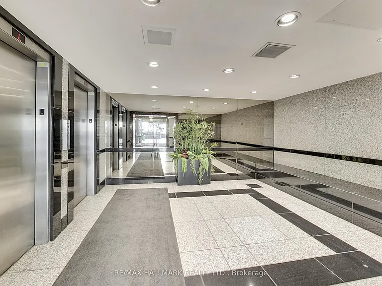 914 Yonge St #1509 — Photo 21
