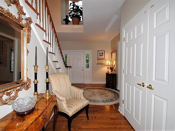3rd image of 7995 Bainbrook Dr