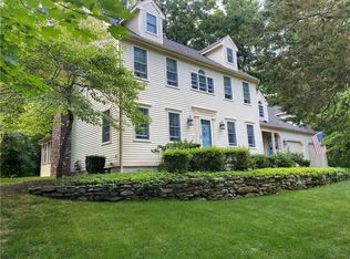 40 Aspen Ln, Smithfield, RI 02828