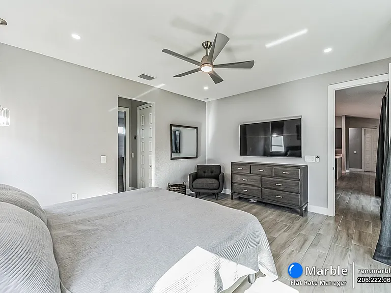 4618 Catalina Ln — Photo 17
