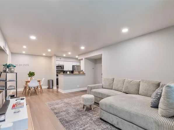 2826 S University Dr APT 3103, Davie, FL 33328