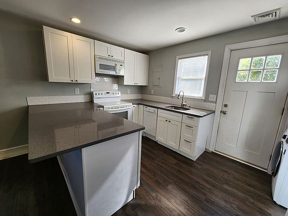 4th image of 14 E Mapleshade Ln