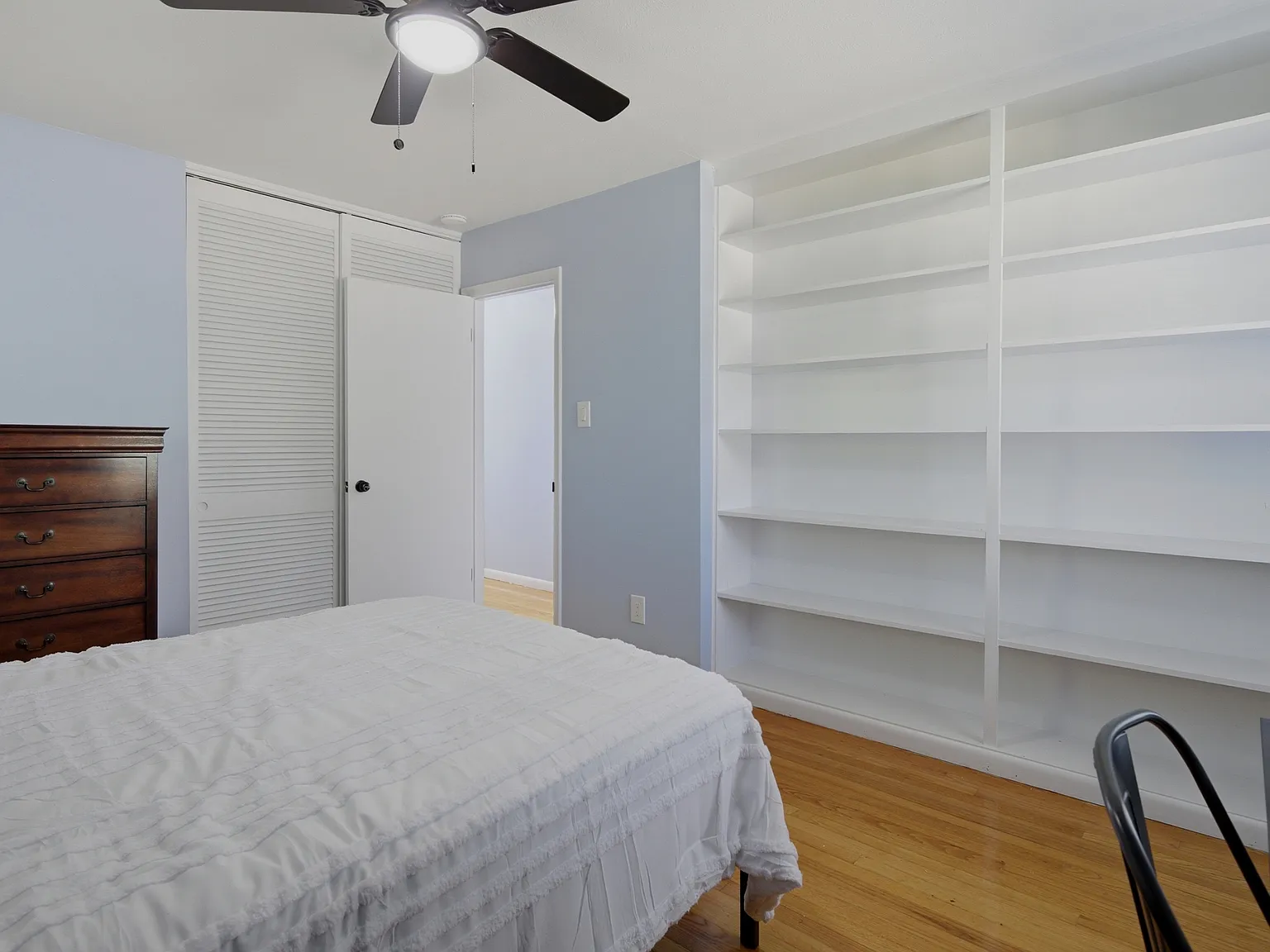 1829 Martindale Drive - 3-Large Room w/shared Bath — Photo 3