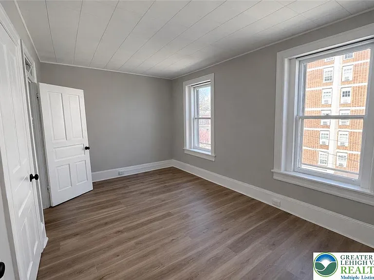 517 W Norwegian St — Photo 9