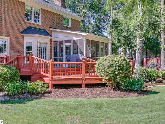 4th image of 105 Brook Hollow Ct