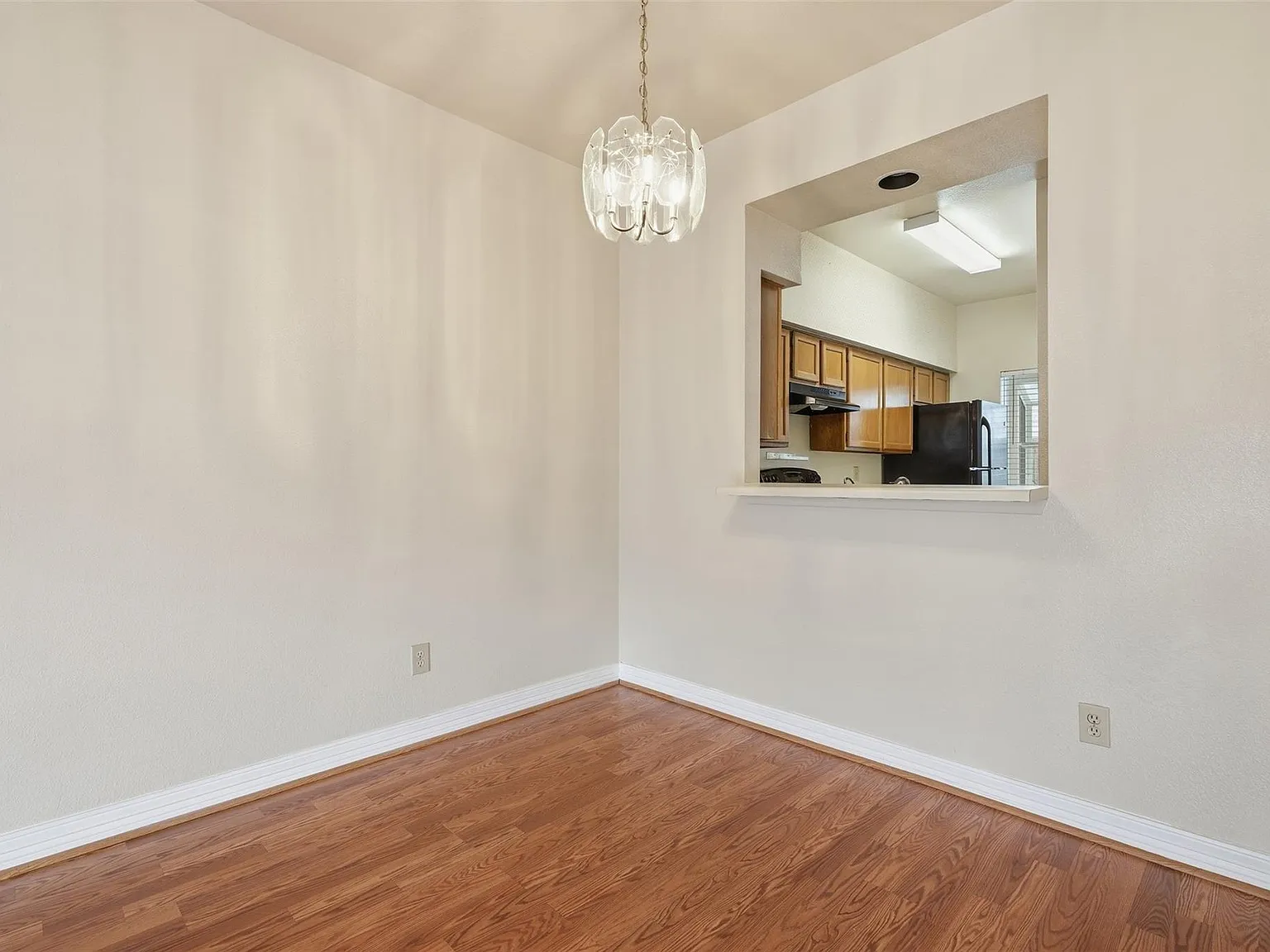 2 bed, 2.5 bath, 1368 sqft, $1,600 — Photo 3
