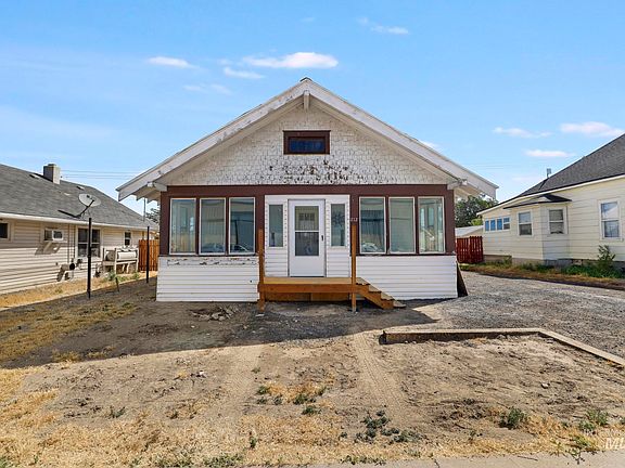 2nd image of 212 8th Ave S