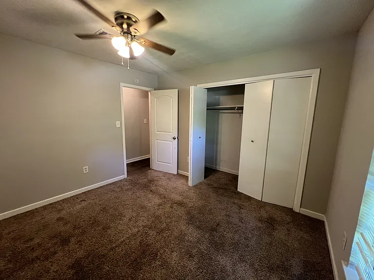 2915 Longwood Dr — Photo 7