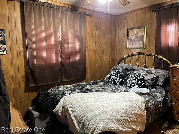 3rd image of 24528 Berry Ave