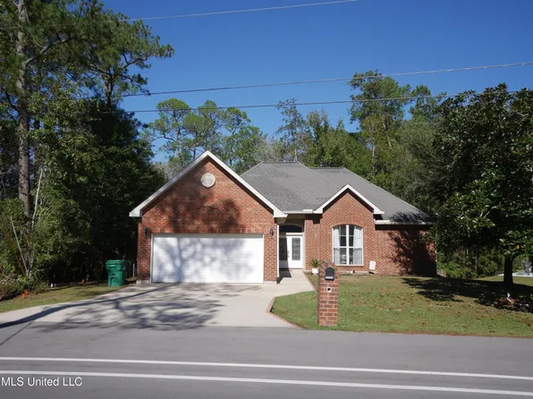 73664 Diamondhead Dr N, Diamondhead, MS 39525