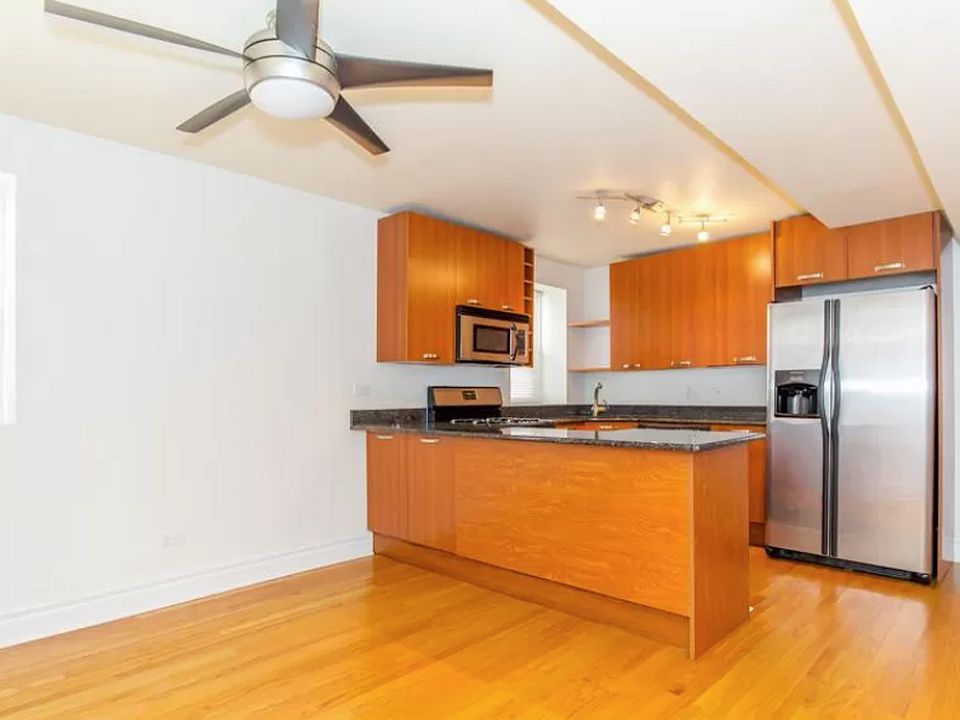 1st image of 2453 W Sunnyside Ave #G