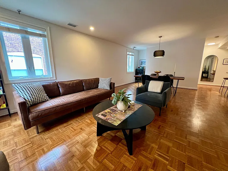 136 N Bread St #422 — Photo 5