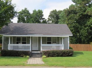122 E Church St, Bonneau, SC 29431