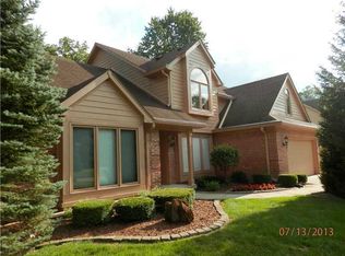 7511 W Village Way, New Palestine, IN