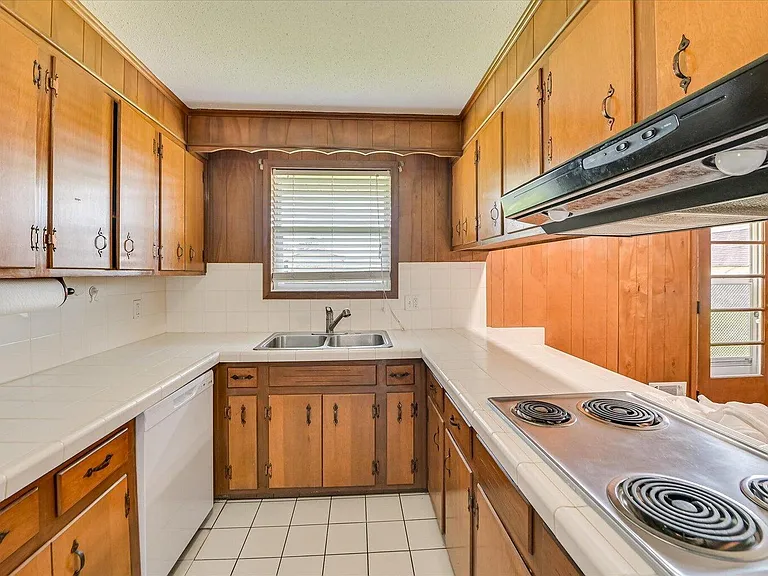 242 Maywood Dr — Photo 7